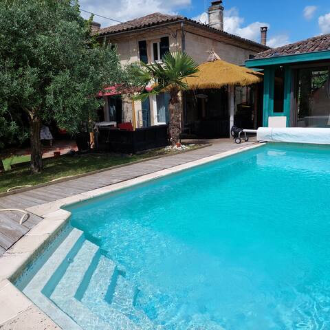 Grande maison pierre proche St Emilion - 12 couchages - piscine chauffée au sel et jacuzzi au sel