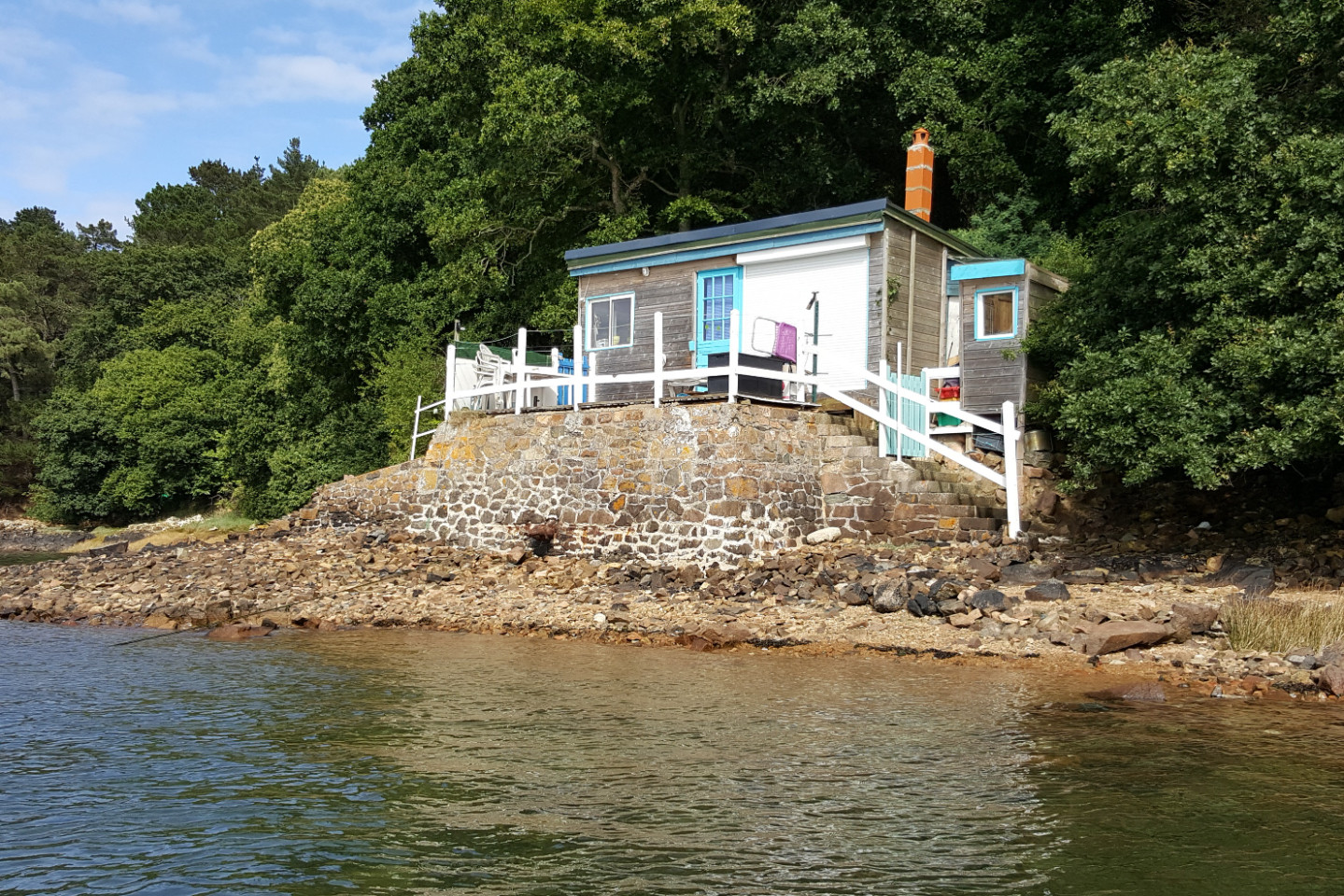 Cabane au bord du Trieux