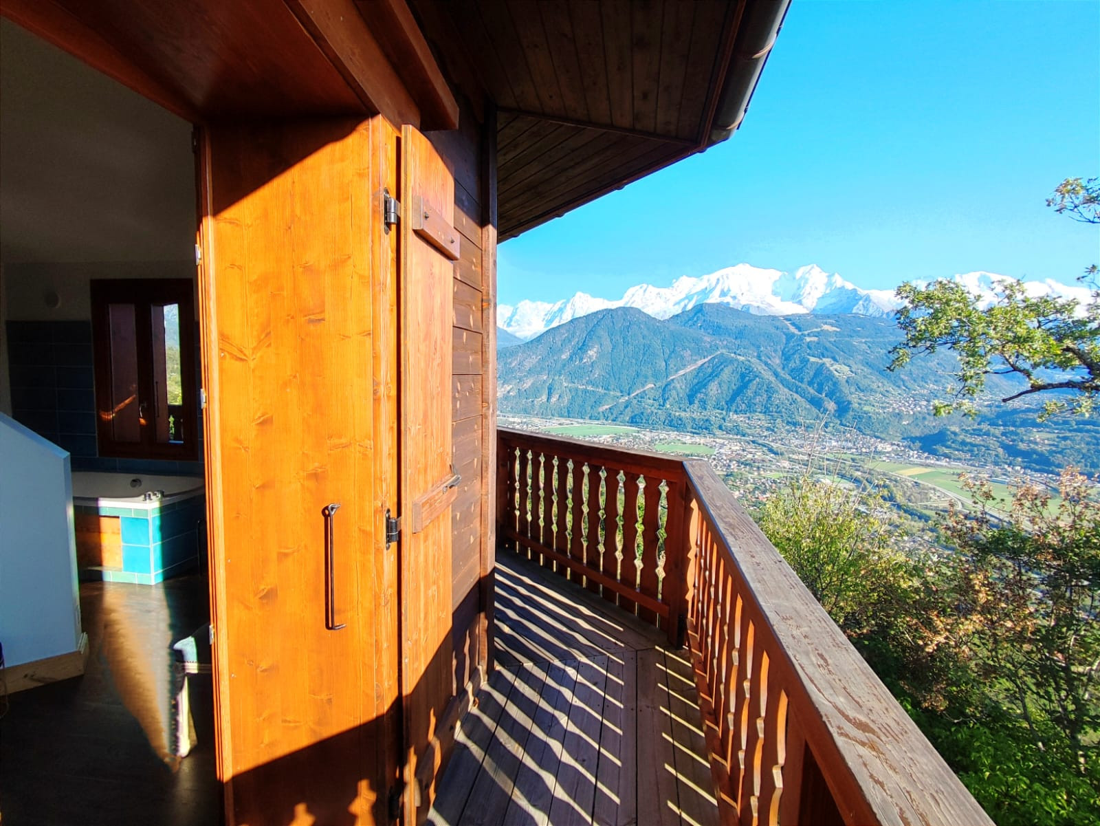 La Tour de Charousse, site classé historique, Vue Mont Blanc