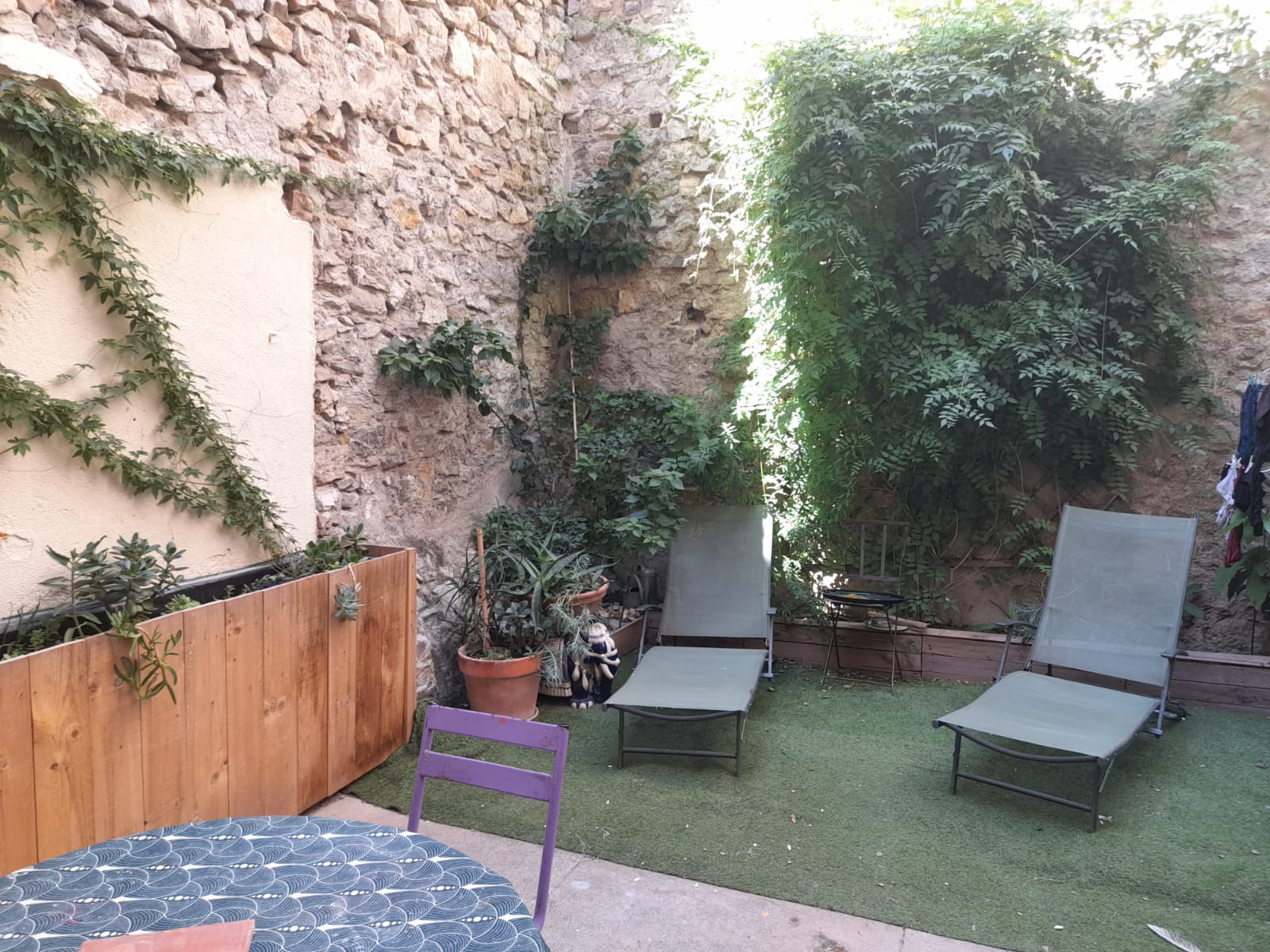 Logement GreenGo: Studio avec cour végétalisée