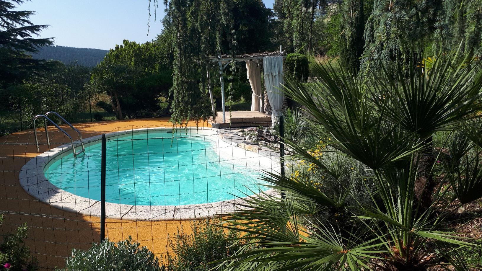 Les Capelans