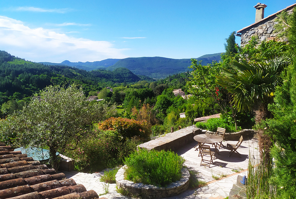 Les Faysses, maison avec bassin naturel en Cévennes