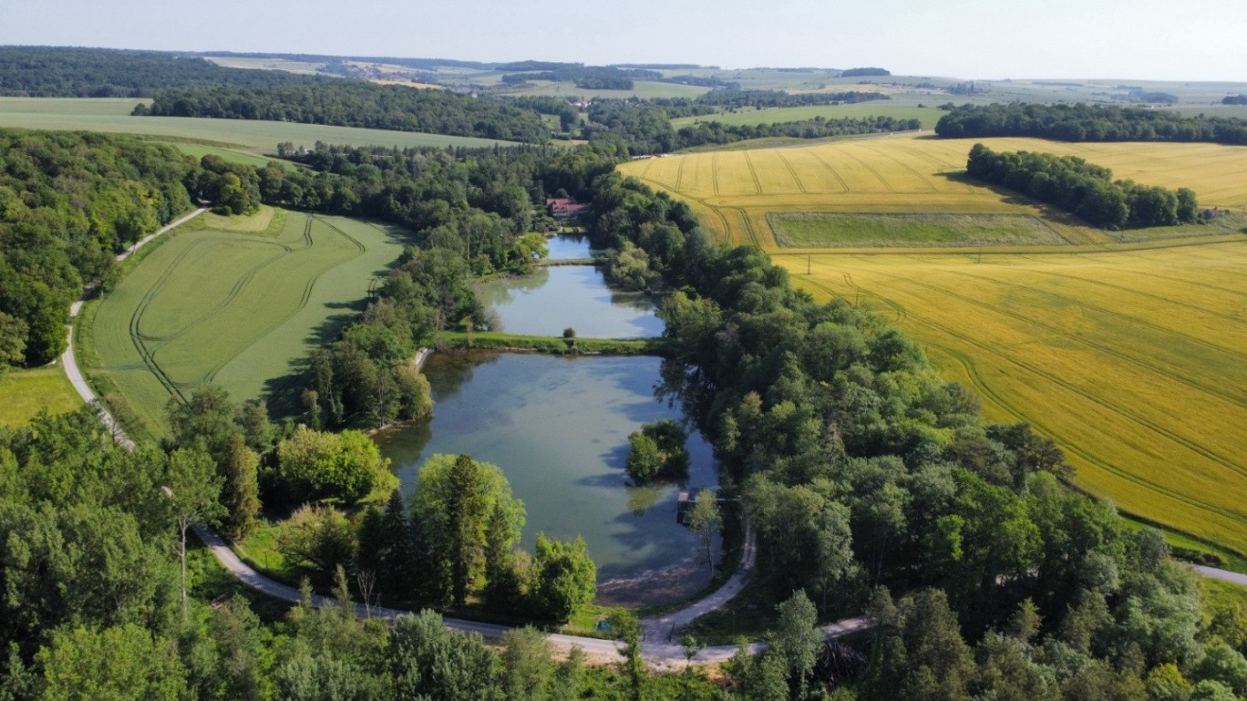 Hôte GreenGo: Domaine de Neuville - Écolodges flottants en Champagne