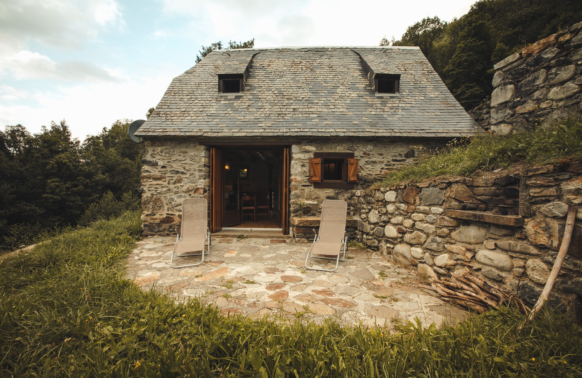 GreenGo Chalets de Las Costes pour séjour en immersion en forêt, 4x4 et chaînes recommandés l'hiver