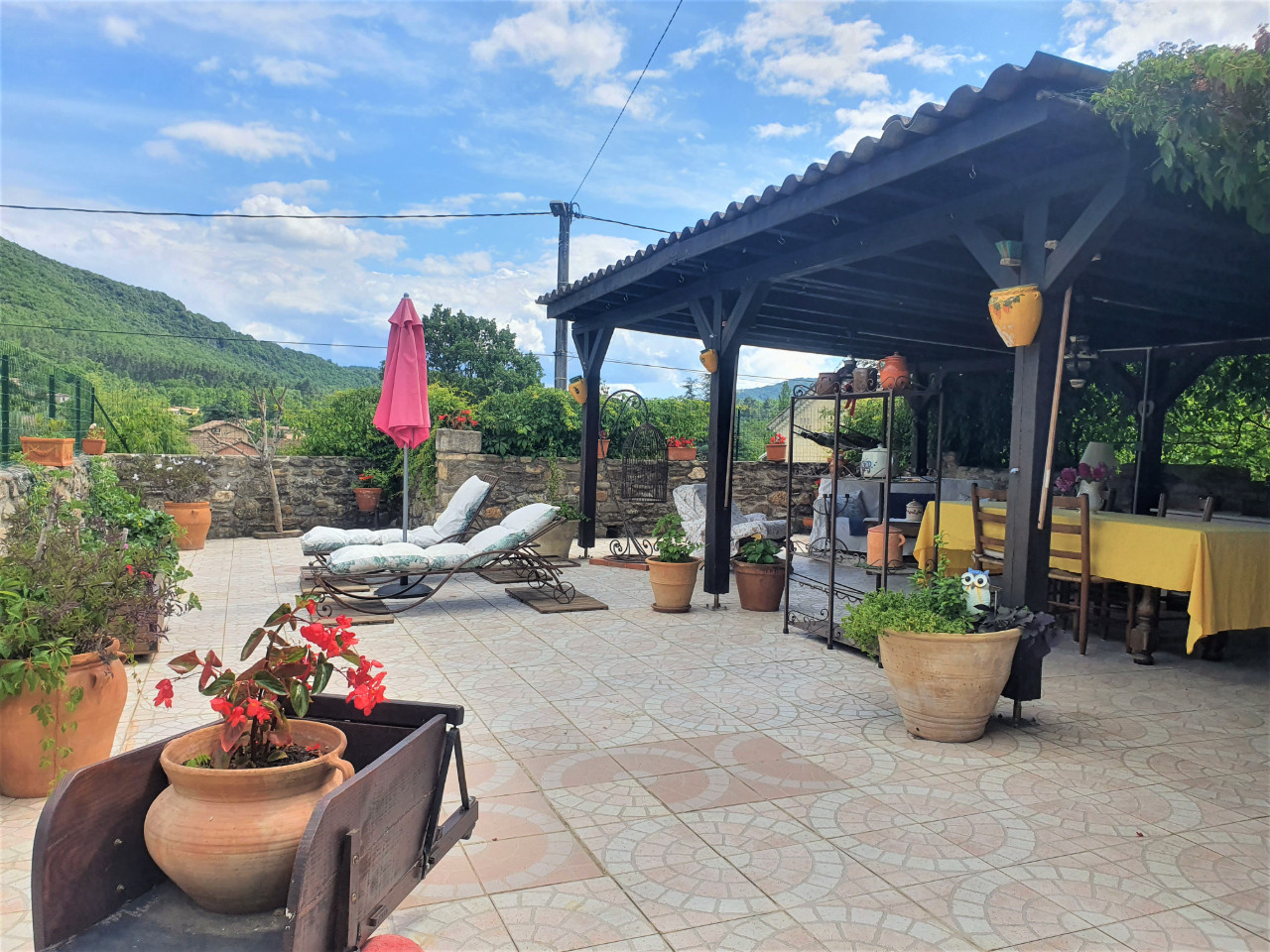 GreenGo Mes Maisons 3 & 2 Bed Gites with Pool