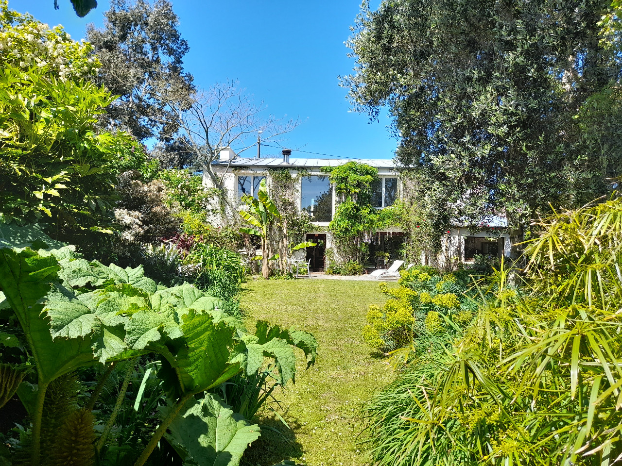 Petit appartement dans extension de grande maison de famille