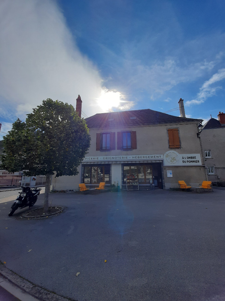 Hôte GreenGo: À l'ombre du pommier, ancienne école du village au coeur du Cantal et de la Margeride.