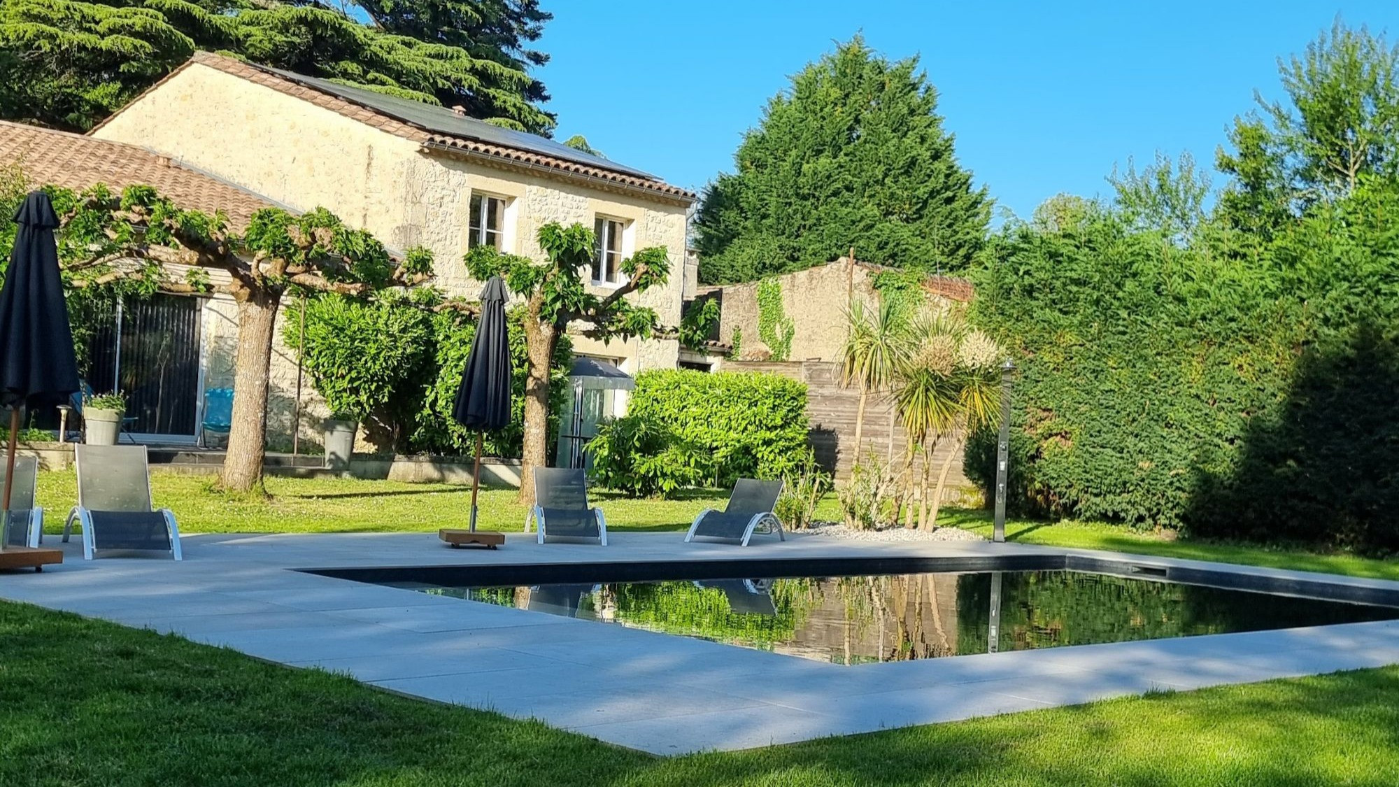 Chateau la Graviere, au cœur du vignoble du Médoc entre estuaire de la Gironde et plages atlantiques
