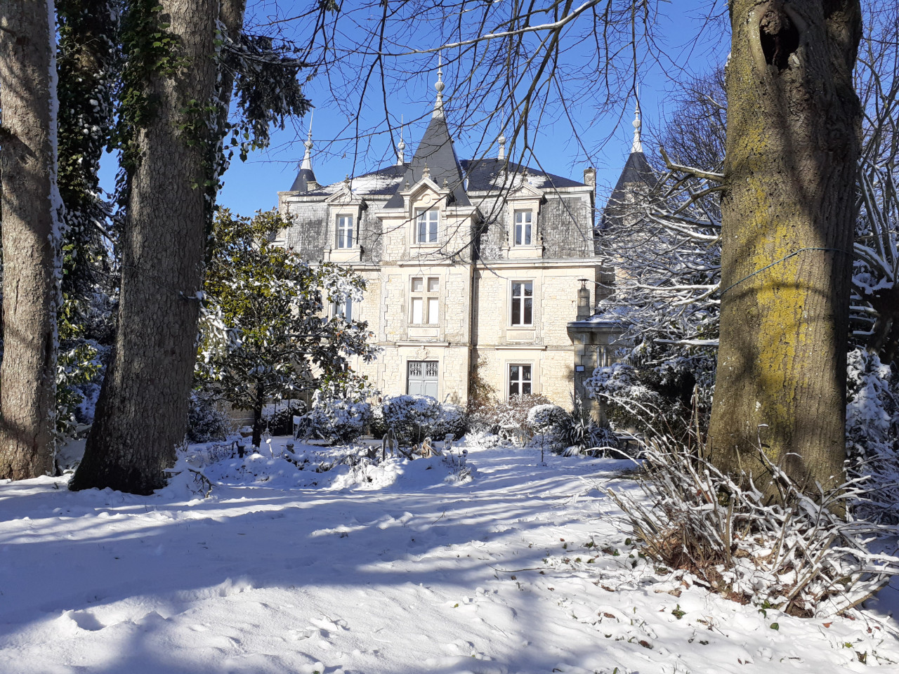 Hôte GreenGo: Le Chateau Sainte Marie. Gite ou Chambres de 2 a 15 Pers Proche Marais Poitevin.