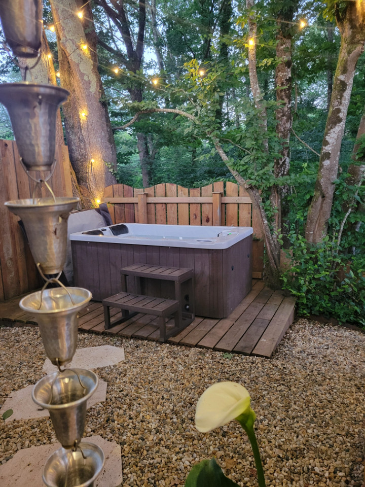 Le Container Mandavi - jacuzzi sous les chênes