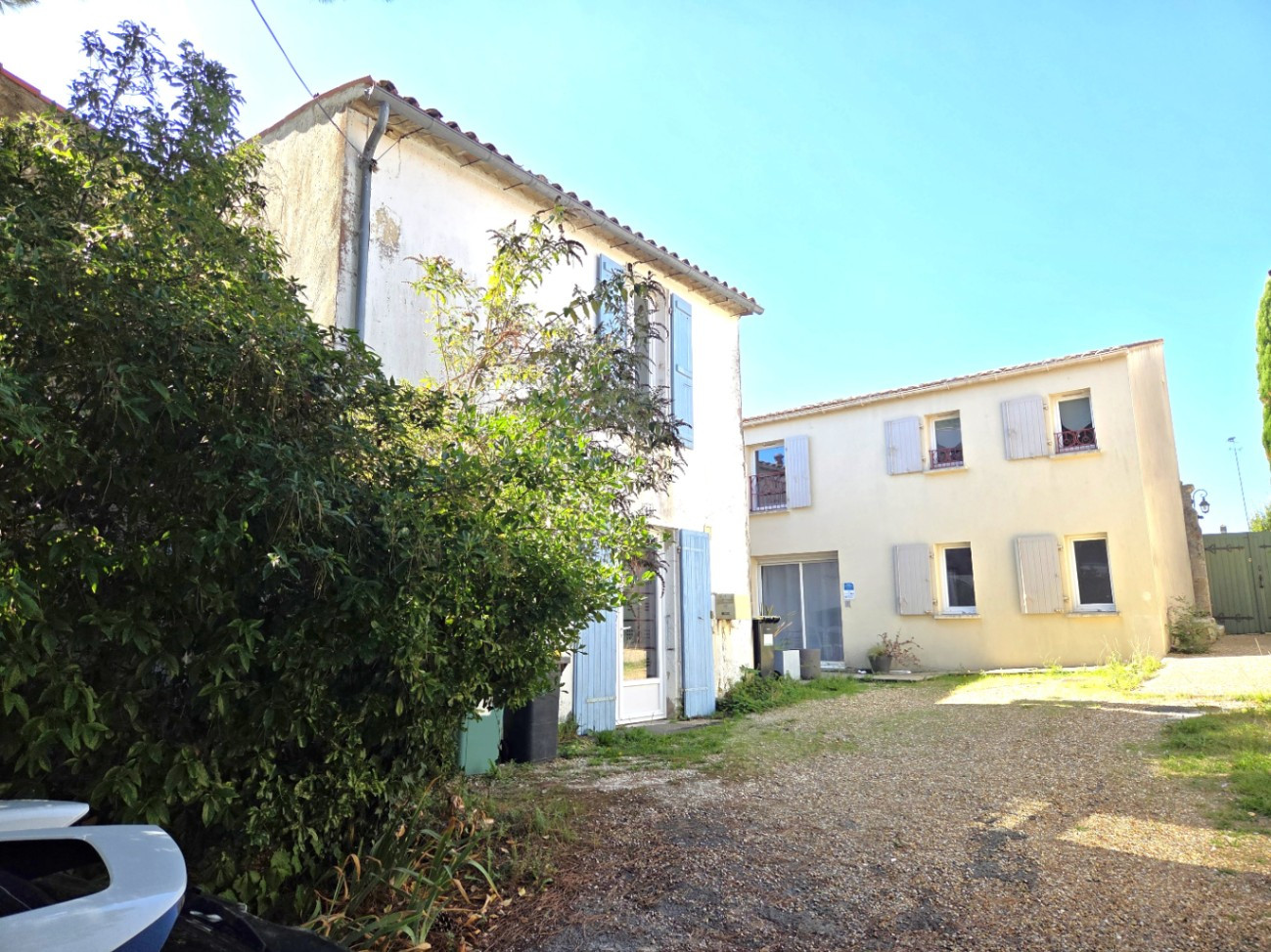 Maison Bleue & Maison Grise