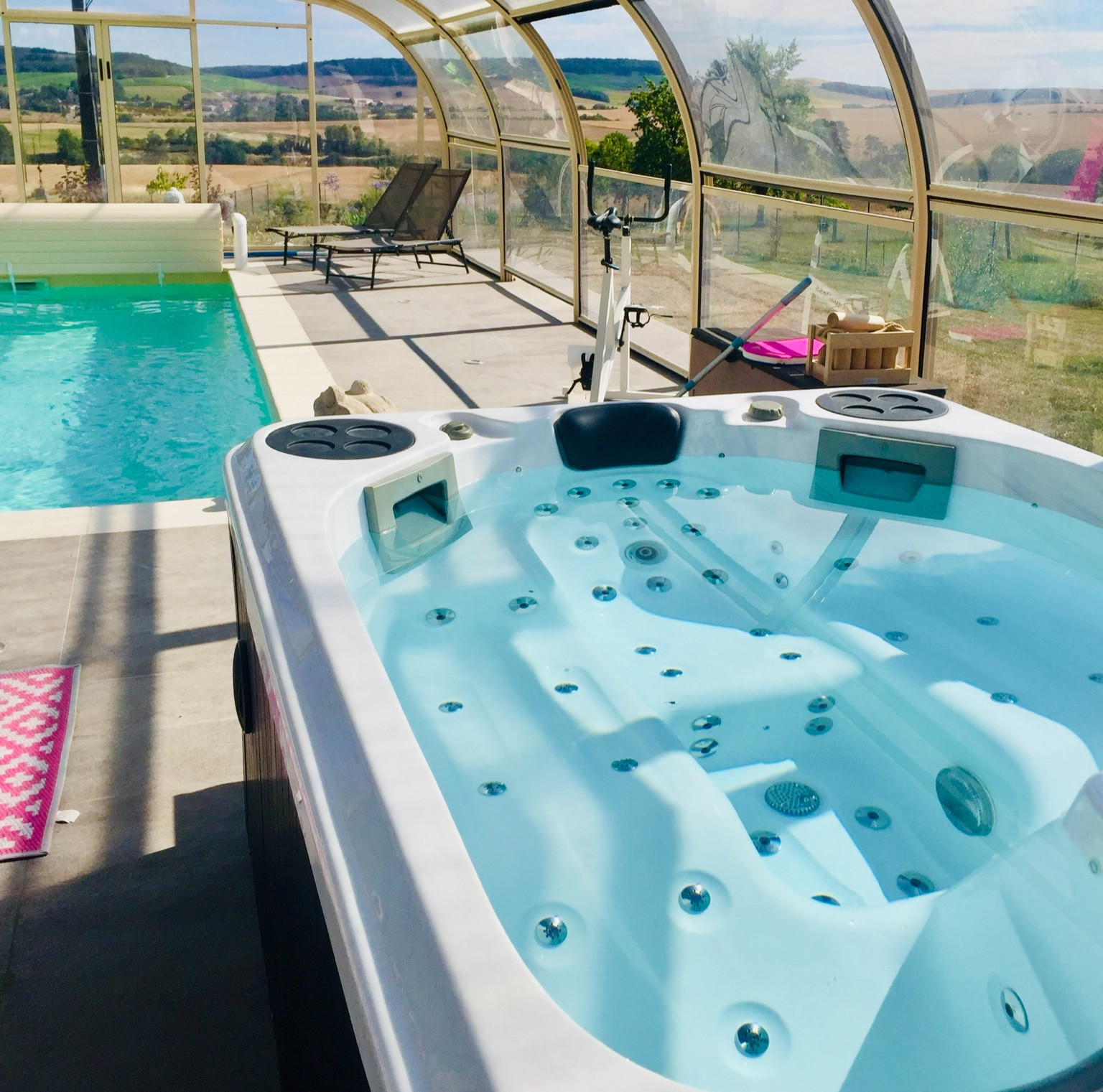Royaume des bulles -Piscine, Spa et détente & Champagne