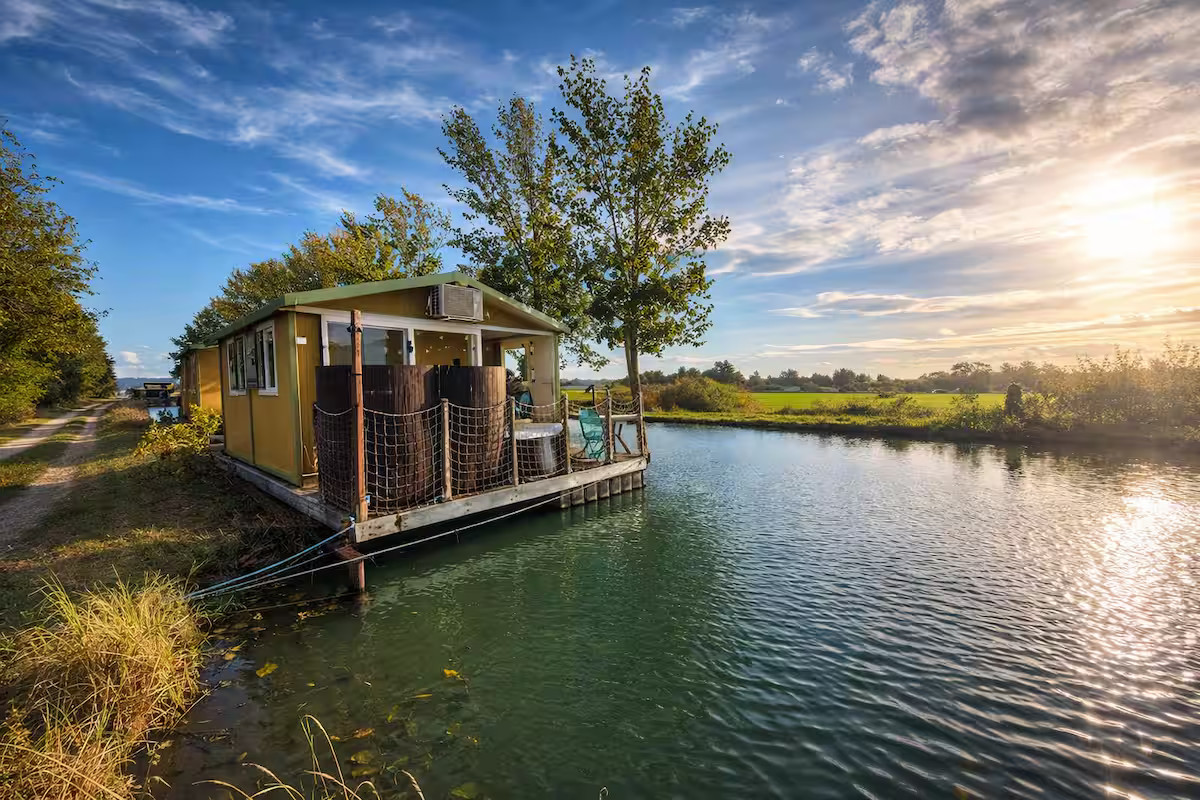 GreenGo Cottage flottant insolite aux Portes de Dijon option jacuzzi