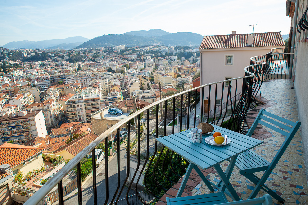 Chambre dans maison colline niçoise