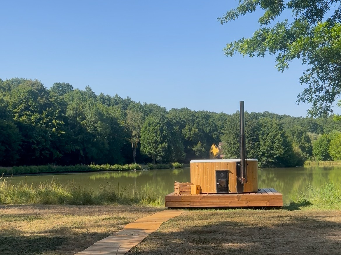 Domaine de Thironne, Tipi avec lac & activités extérieures (bbq, paddle, canoë, pétanque)