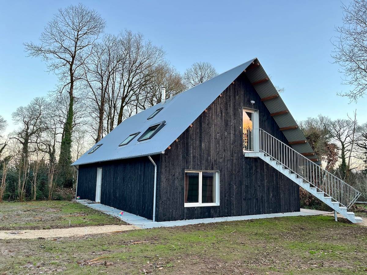 Hôte GreenGo: "sous les Bois" Eco-Gîte ossature bois / isolation paille / enduits terre. construction 2025
