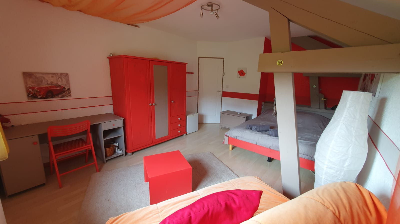 GreenGo Chambre coquelicot, spacieuse avec salle de bain privée