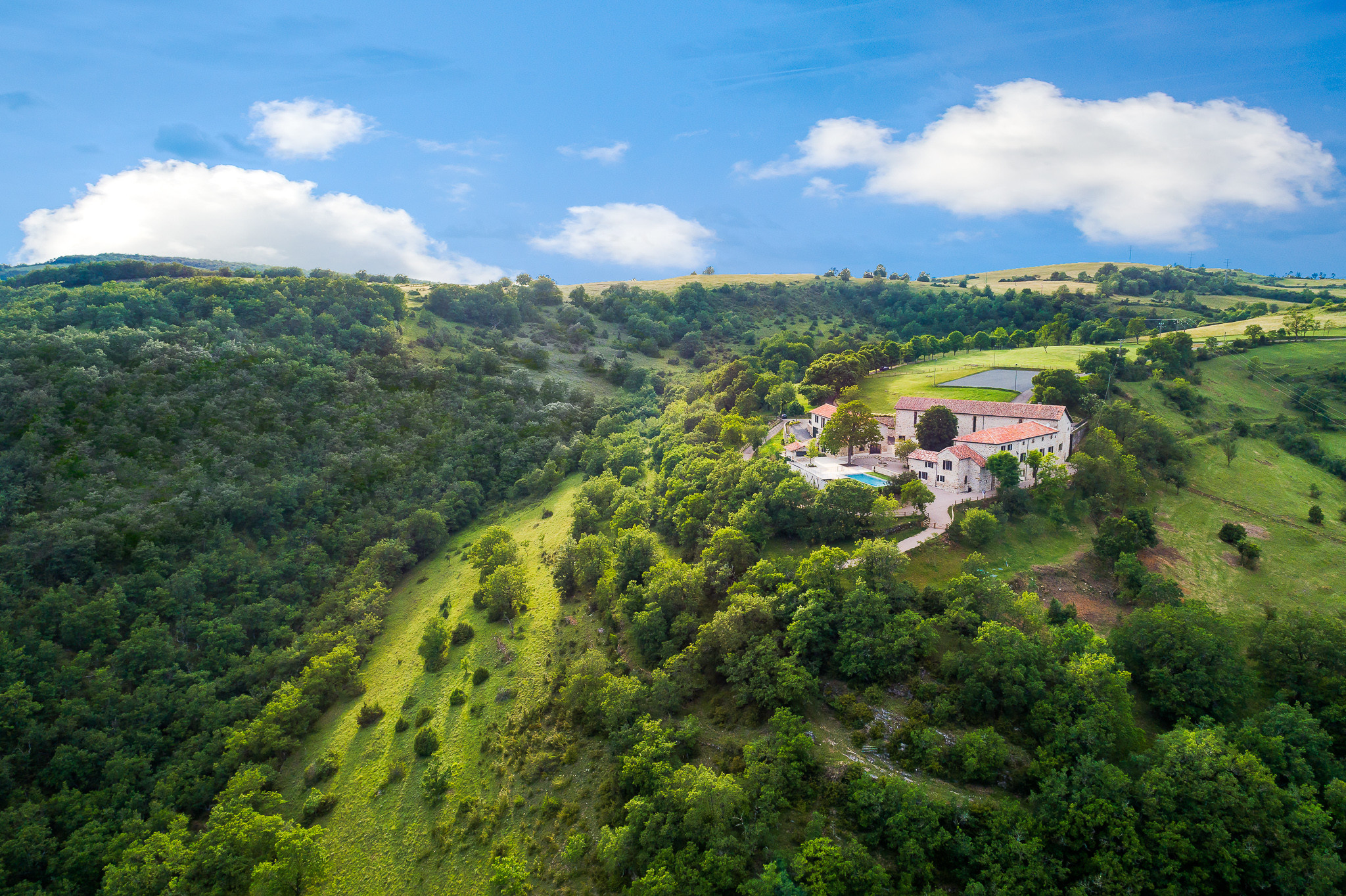 Domaine de Baldassé, gite d'exception en sud Aveyron, en pleine nature, dans un parc de 160 ha