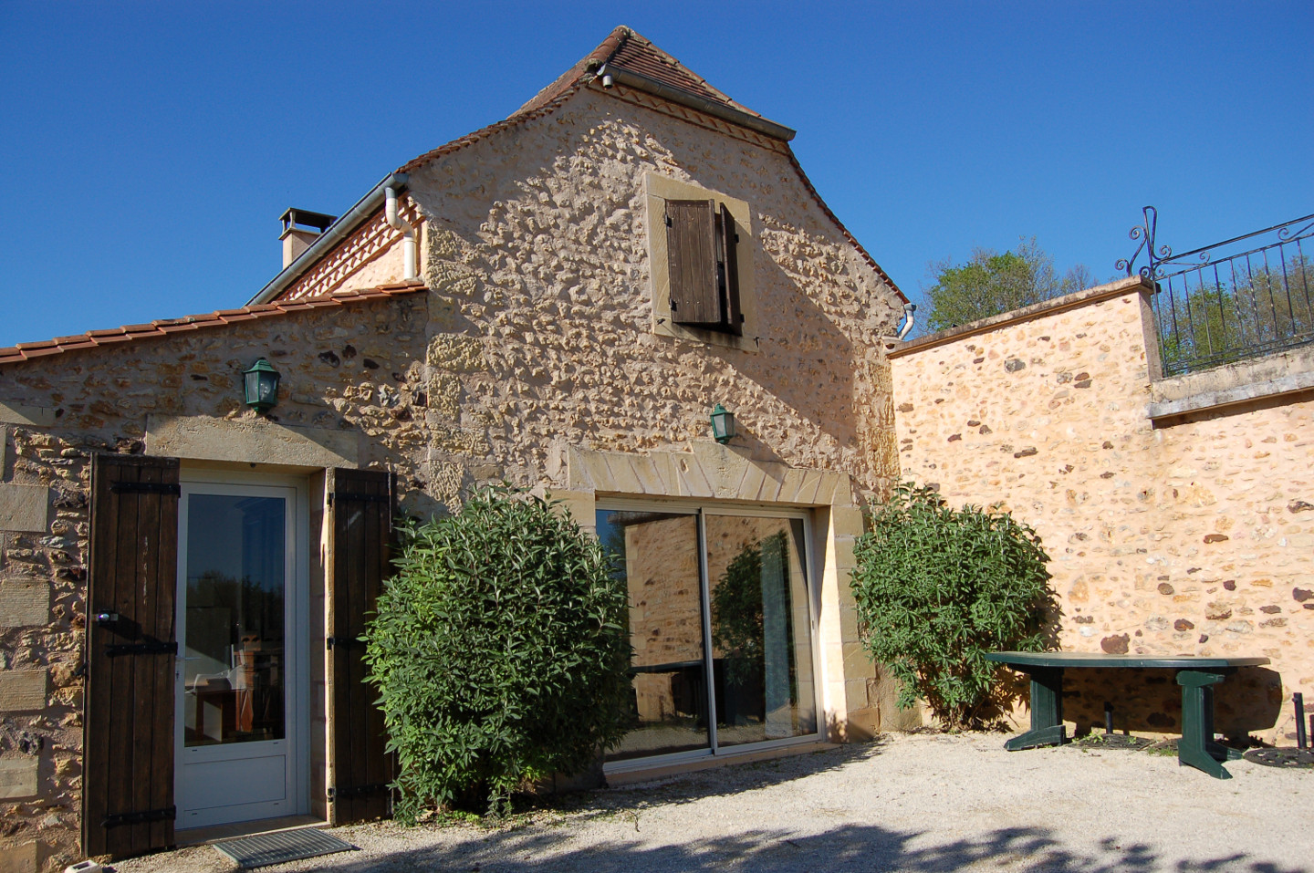 GreenGo Les Peyrieres, 2 jolies maisons troglodytes avec chacune sa piscine privée