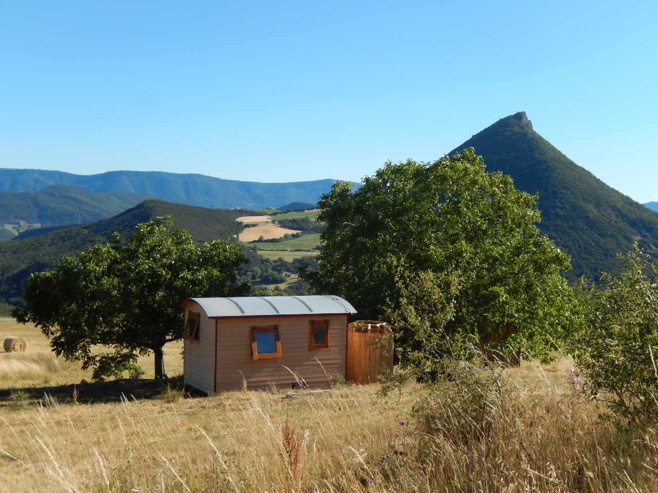 Logement insolite Hautes-Alpes À la campagne