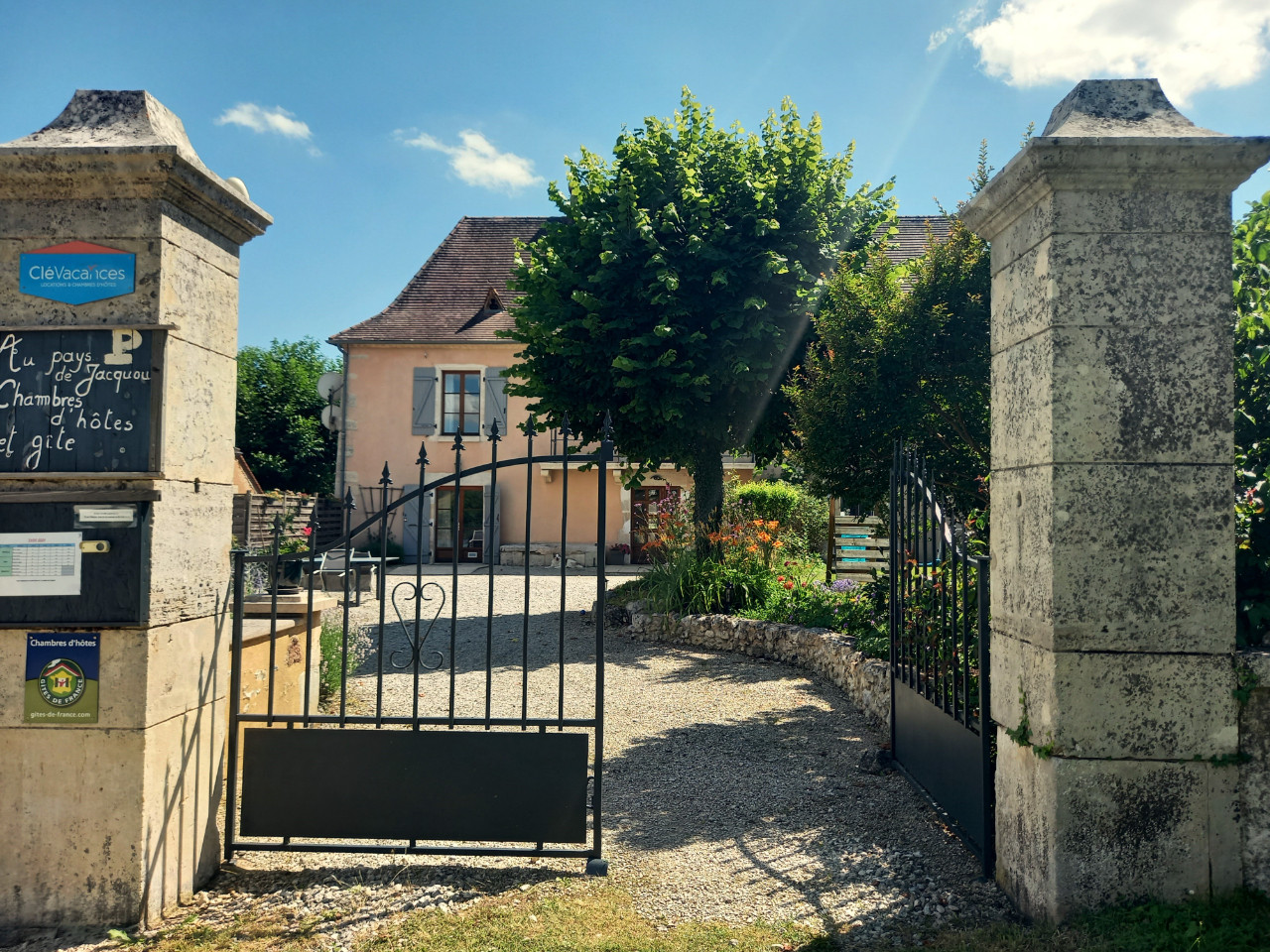 Au Pays de Jacquou : Chambres d'hôtes et table d'hôtes en Dordogne