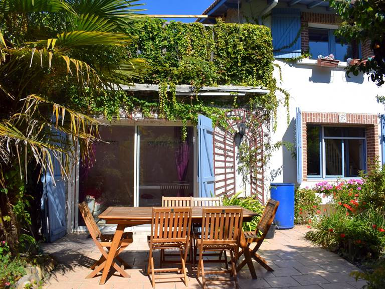 Logement insolite Hautes-Pyrénées À la campagne