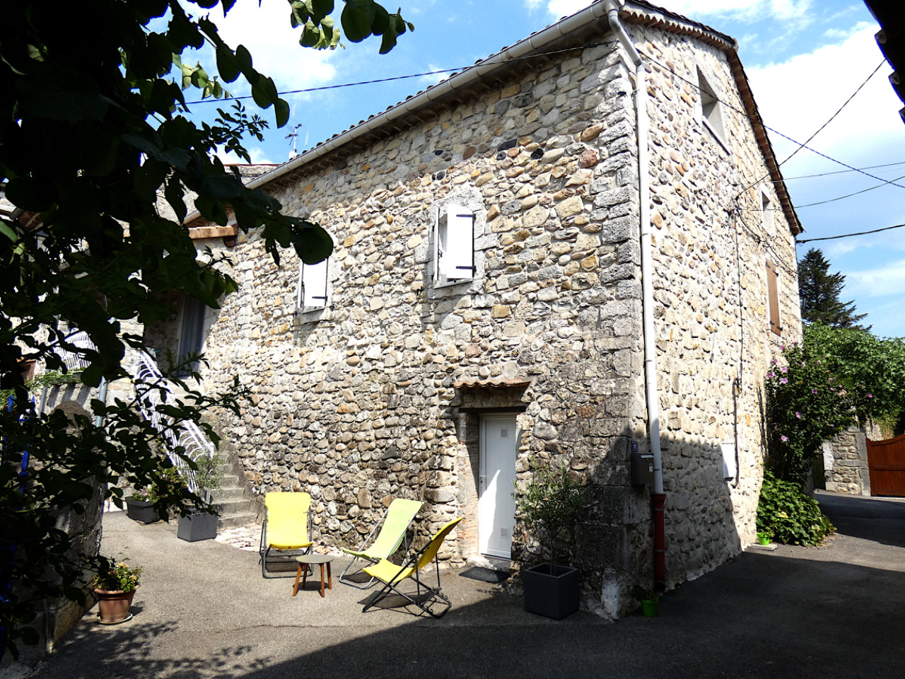GreenGo Le Vallon du Savel, gîte idéal près de la via Ardèche, de la rivière et du majestueux Cirque de Gens
