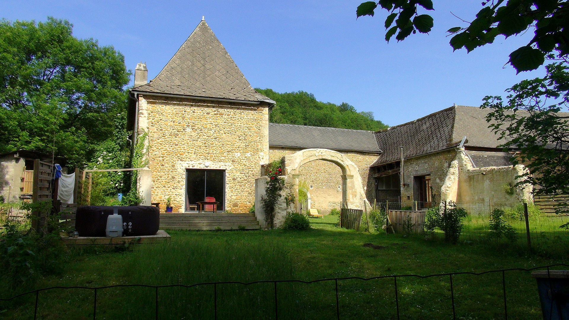 Écolieu/maison du Laring, Gites et chambres