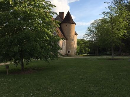 GreenGo Domaine du Ris de Feu de 160 ha avec Piscine chauffée, Spa, Sauna et forêt en Brenne et Berry
