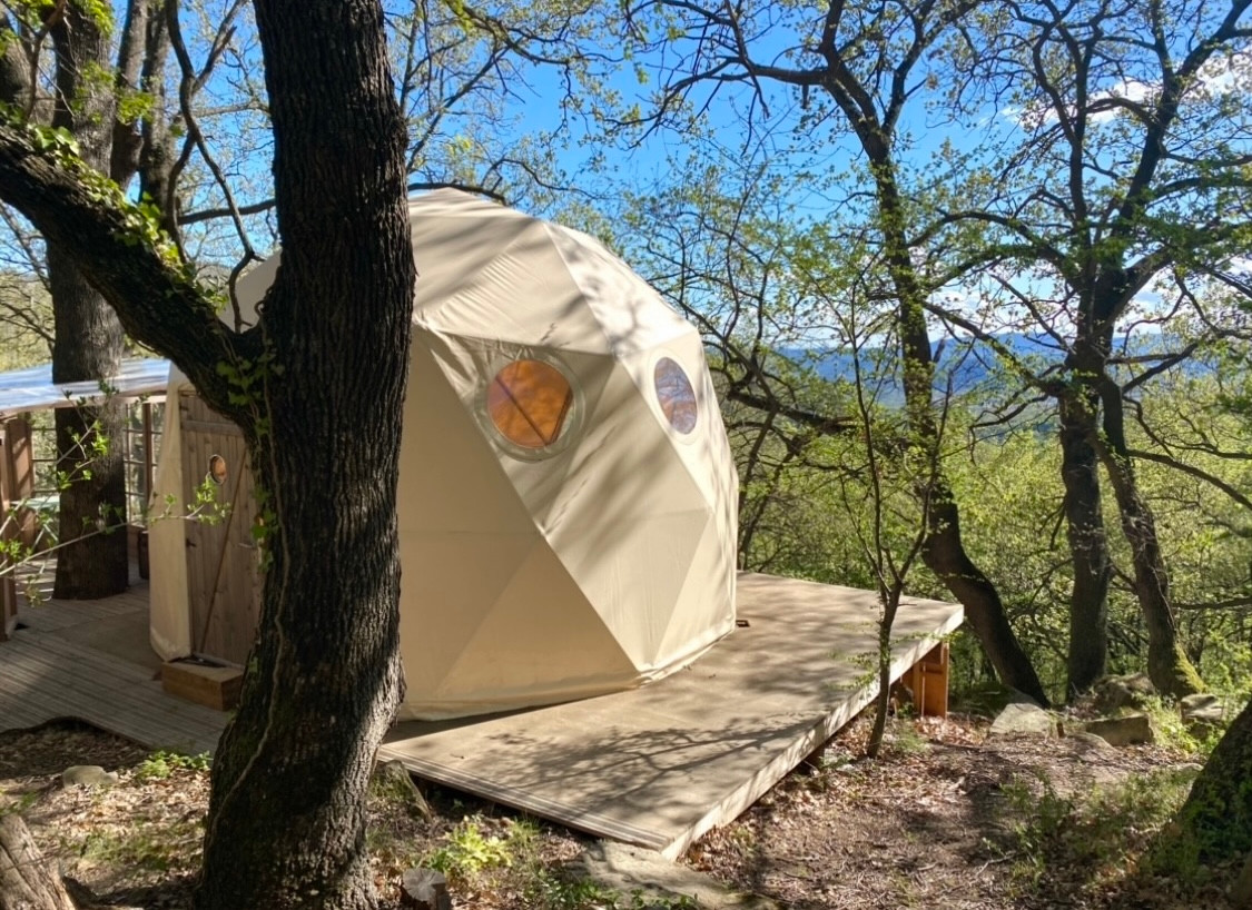 GreenGo Au bord du monde, Eco-dômes en forêt.