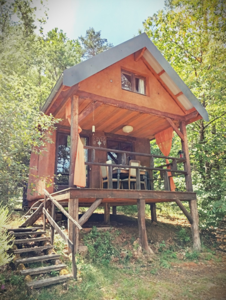 GreenGo Le bois des Nénuphars-la cabane en bois et terre-paille
