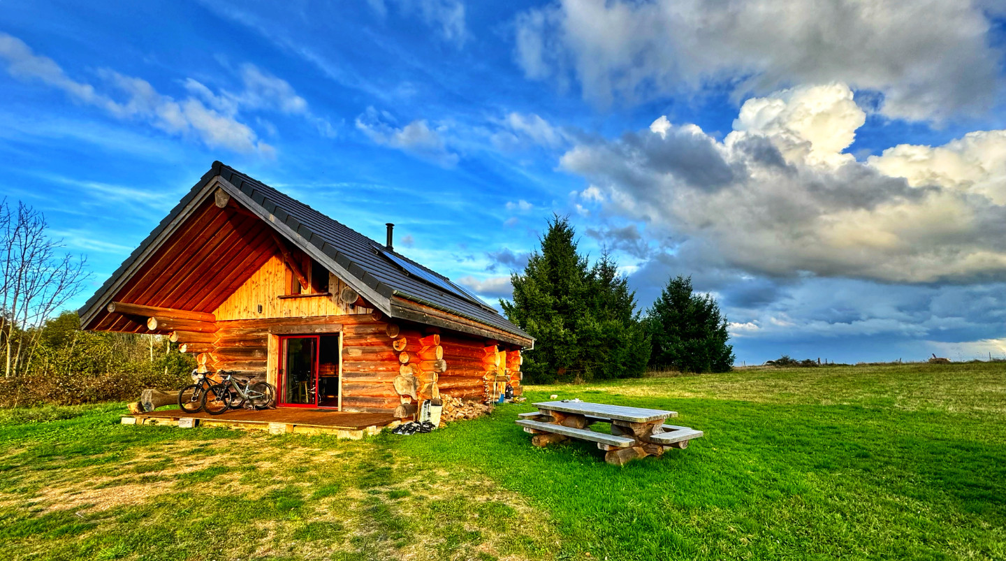 Feel Timber House
