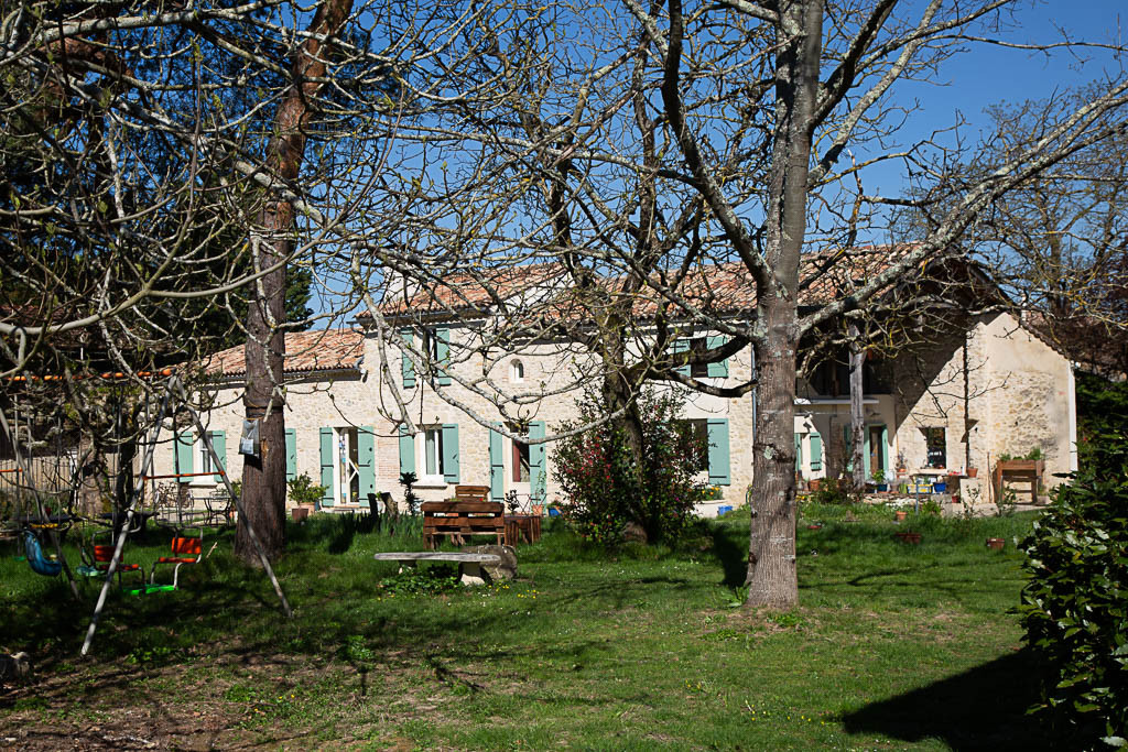 GreenGo Gîtes insolites et chambre d'hôtes dans belle maison en pierre du Xixe à la Dorépontaise