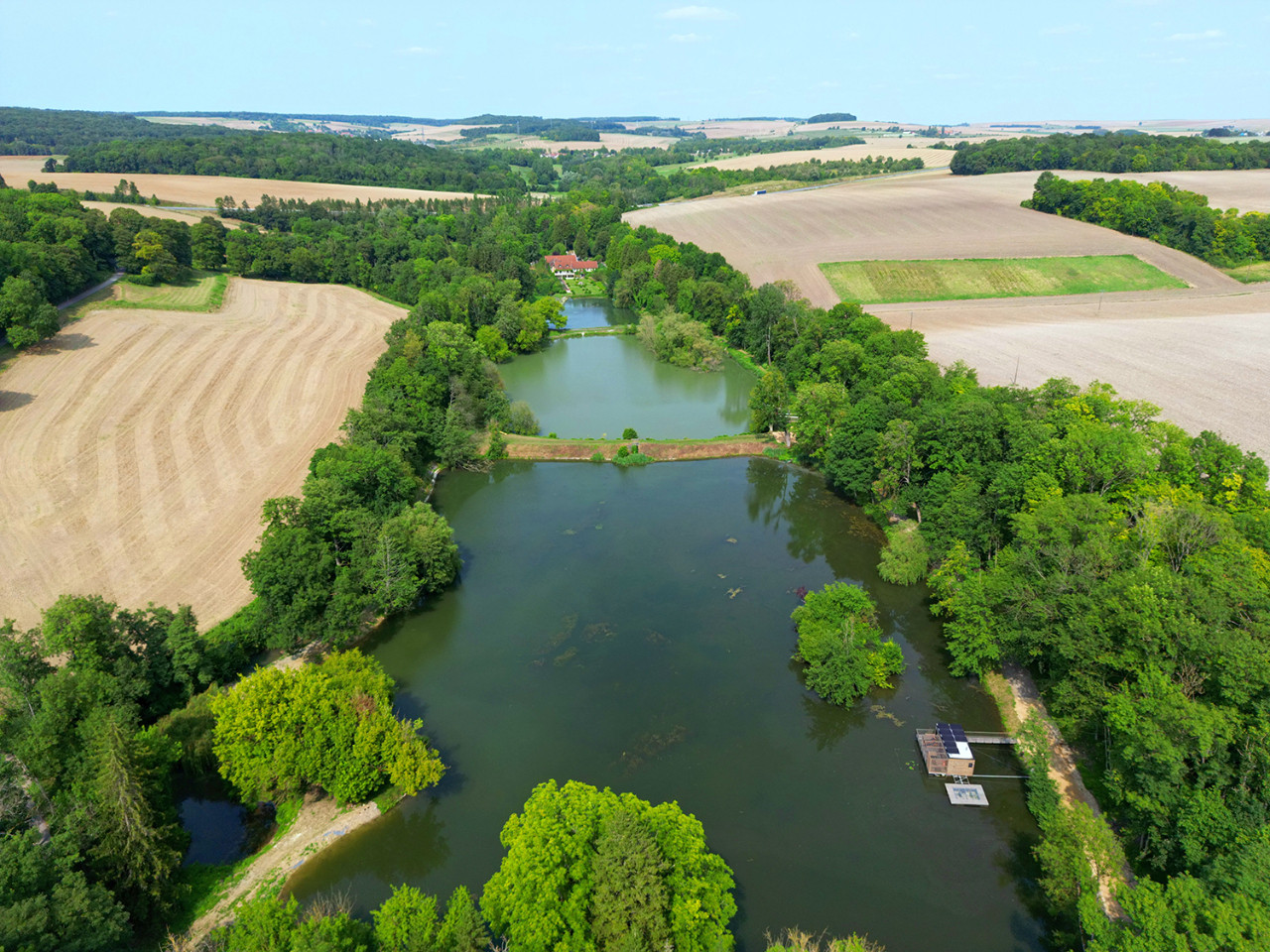 GreenGo Domaine de Neuville - Écolodges flottants en Champagne