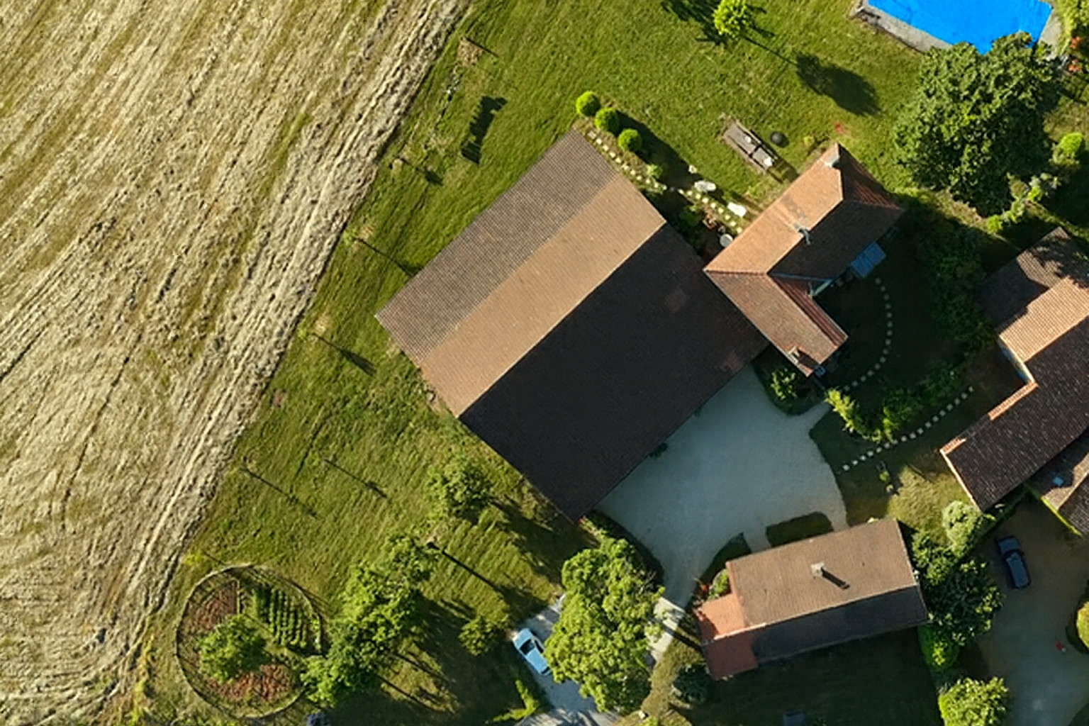 Corps de ferme - 2 maisons, piscine et vue