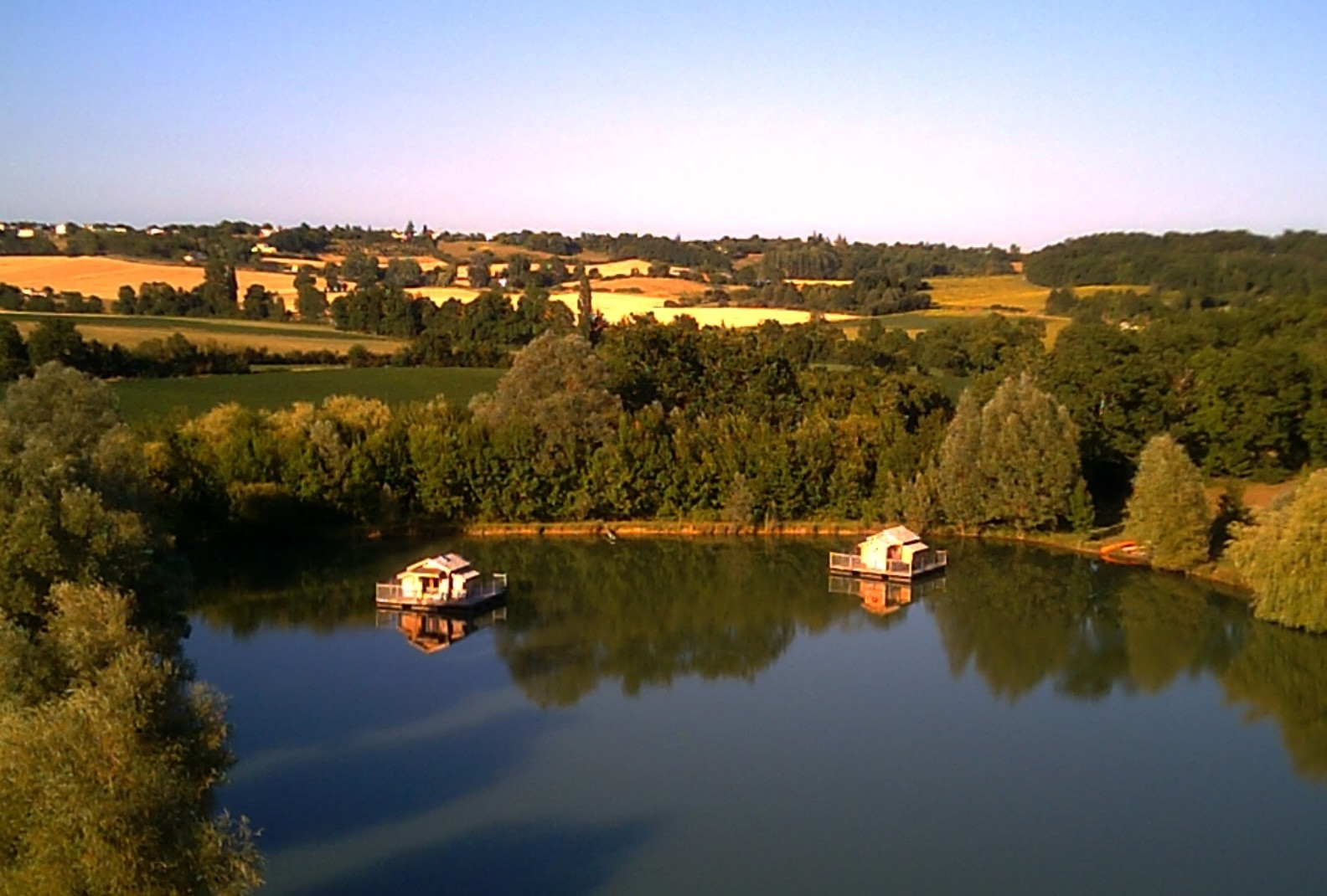 GreenGo Cabanes flottantes du Lac de Pelisse