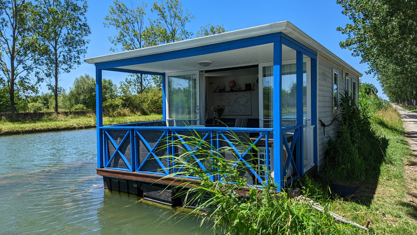 Cottage flottant insolite