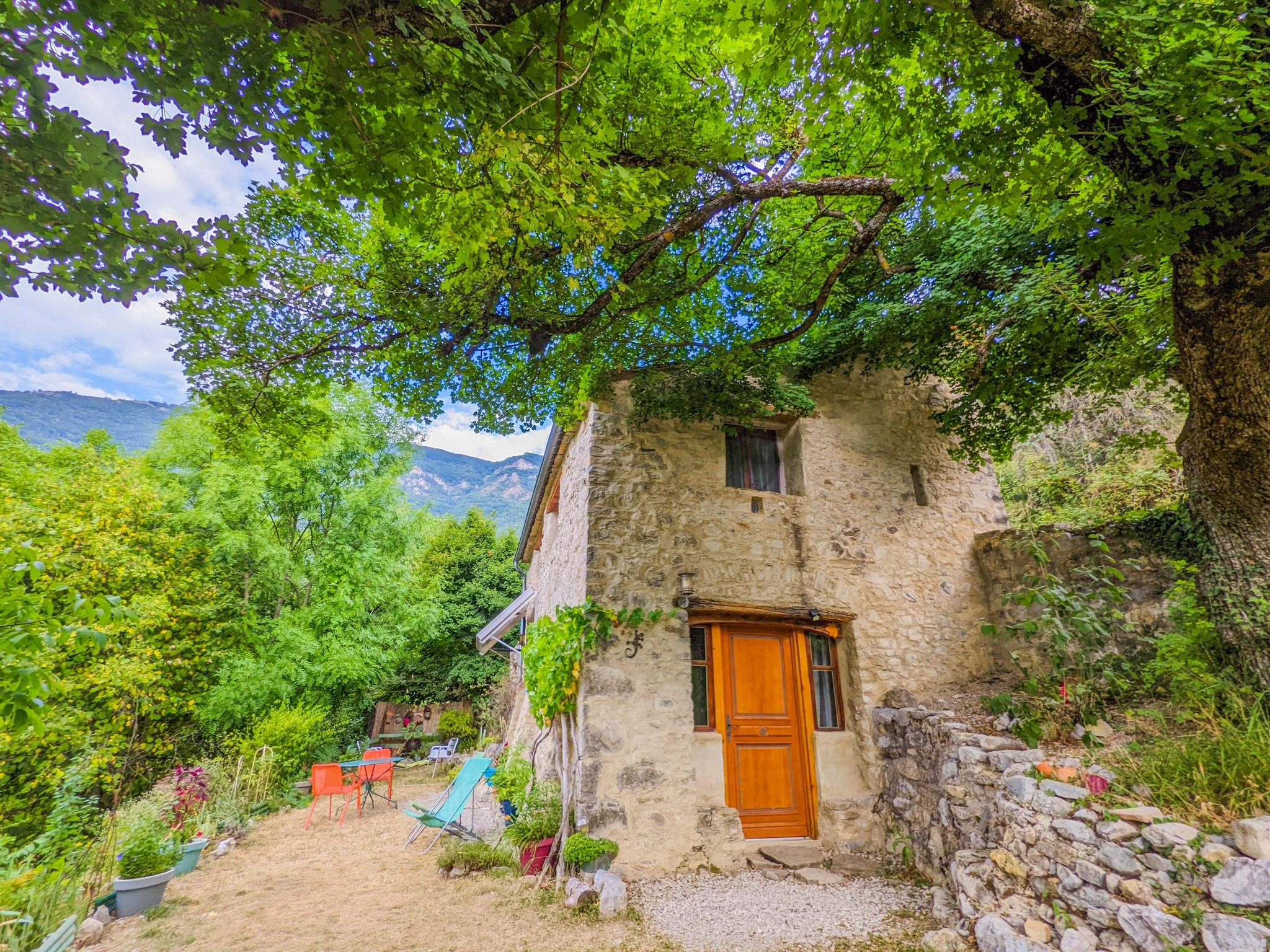 GreenGo Gîte Auvergne-Rhône-Alpes En forêt
