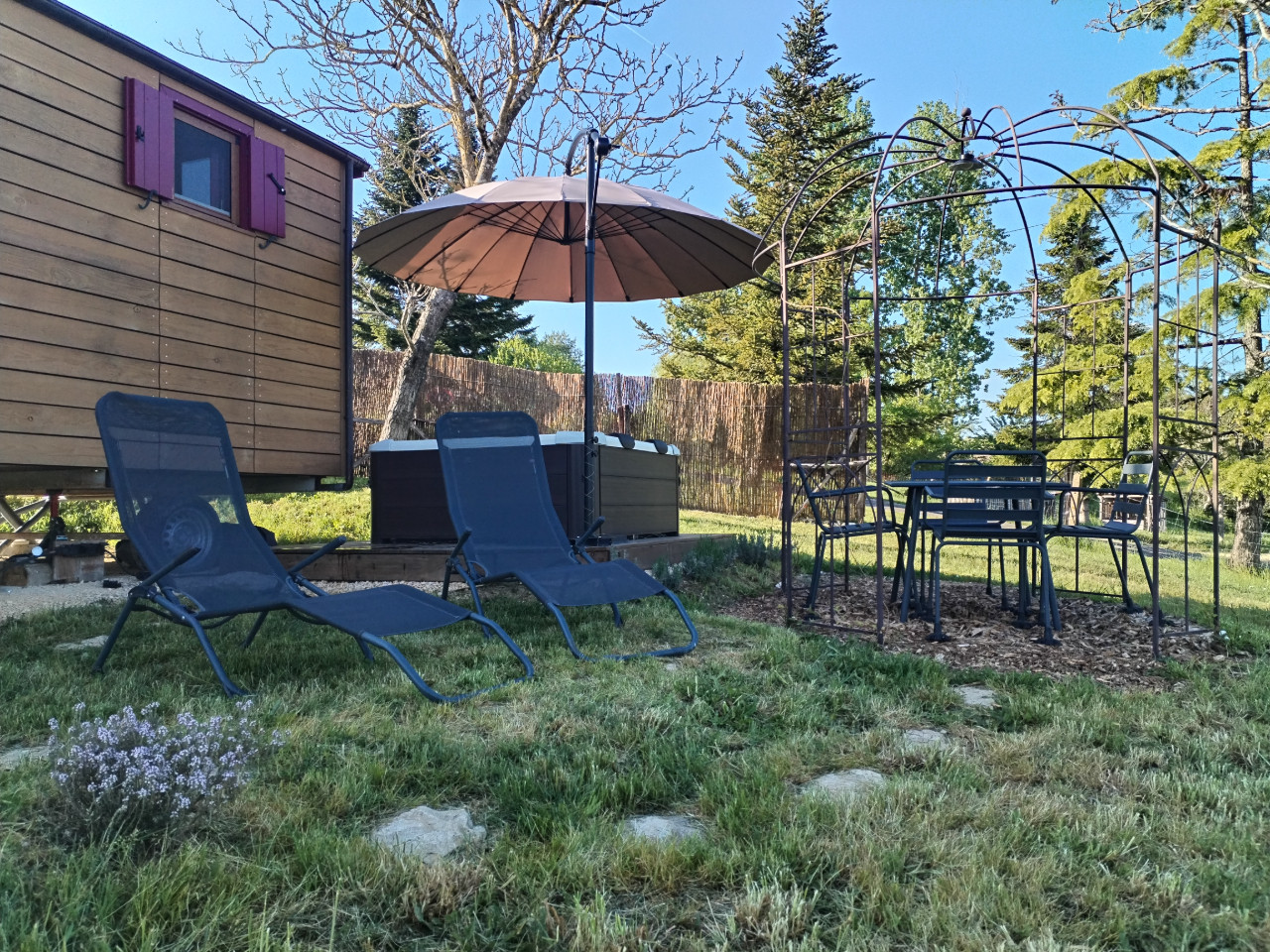 Terra Bulle Hébergement - Week-end bien-être avec Spa privatif chauffé et climatisation