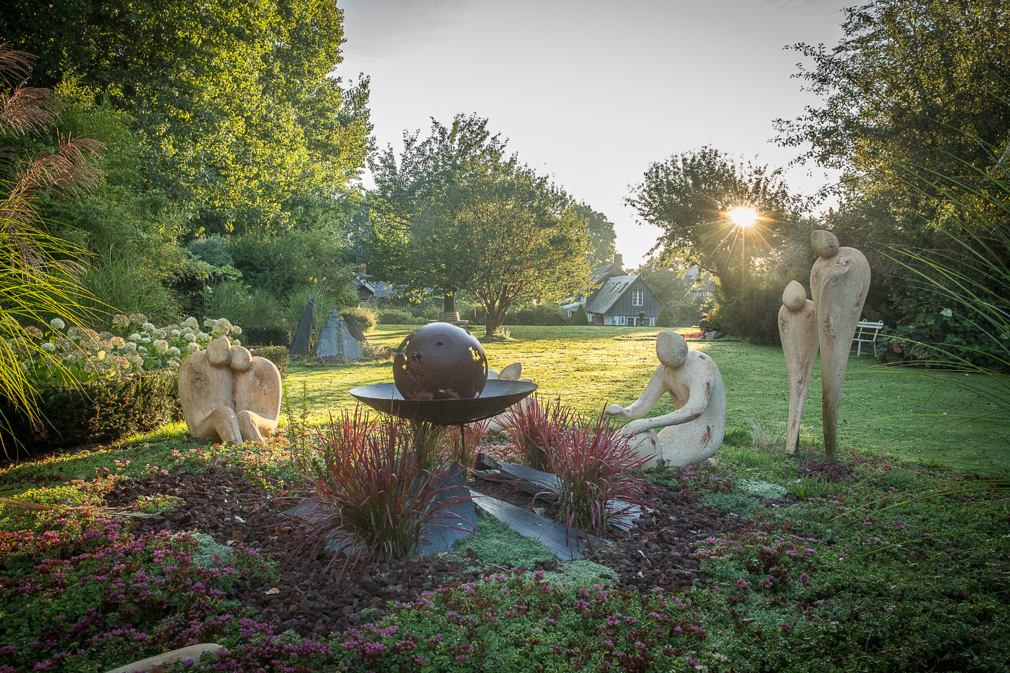 Les Maisons d'Hôte et la Grange du jardin d'artiste "Terre d'Accord"