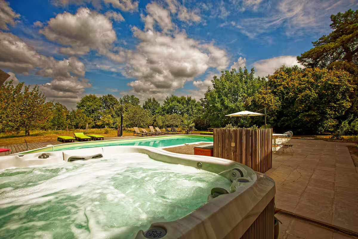 Jacuzzi au coeur du domaine
