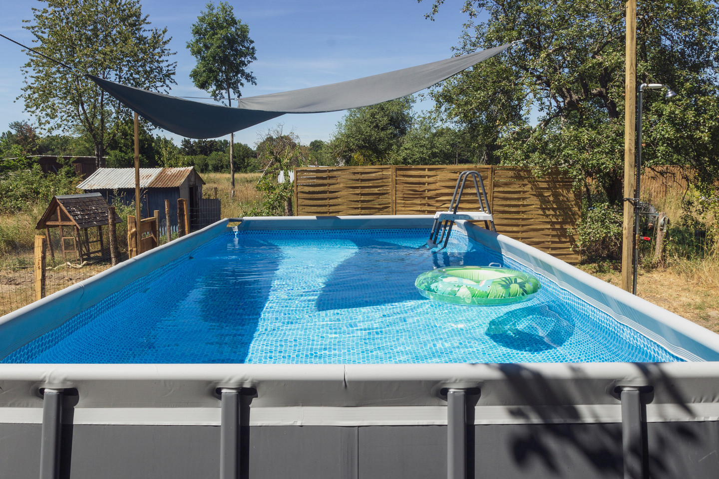 Piscine dans cadre bucolique