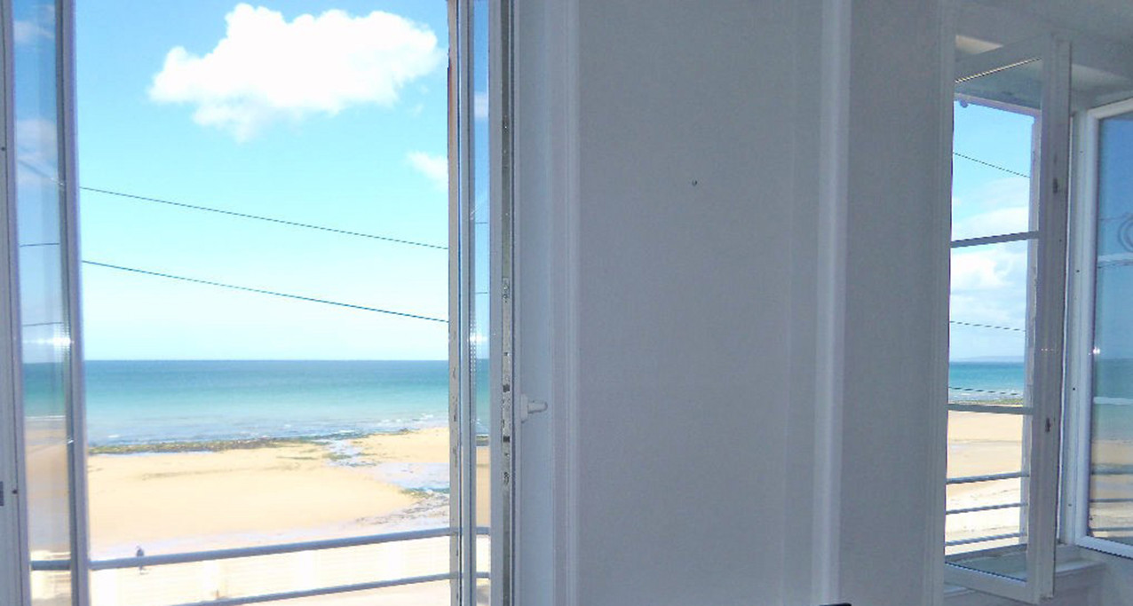 Vue mer depuis la fenêtre