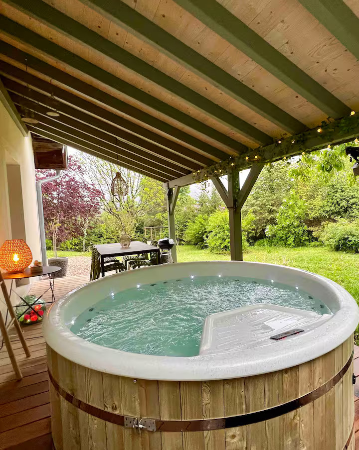 Jacuzzi extérieur privatif