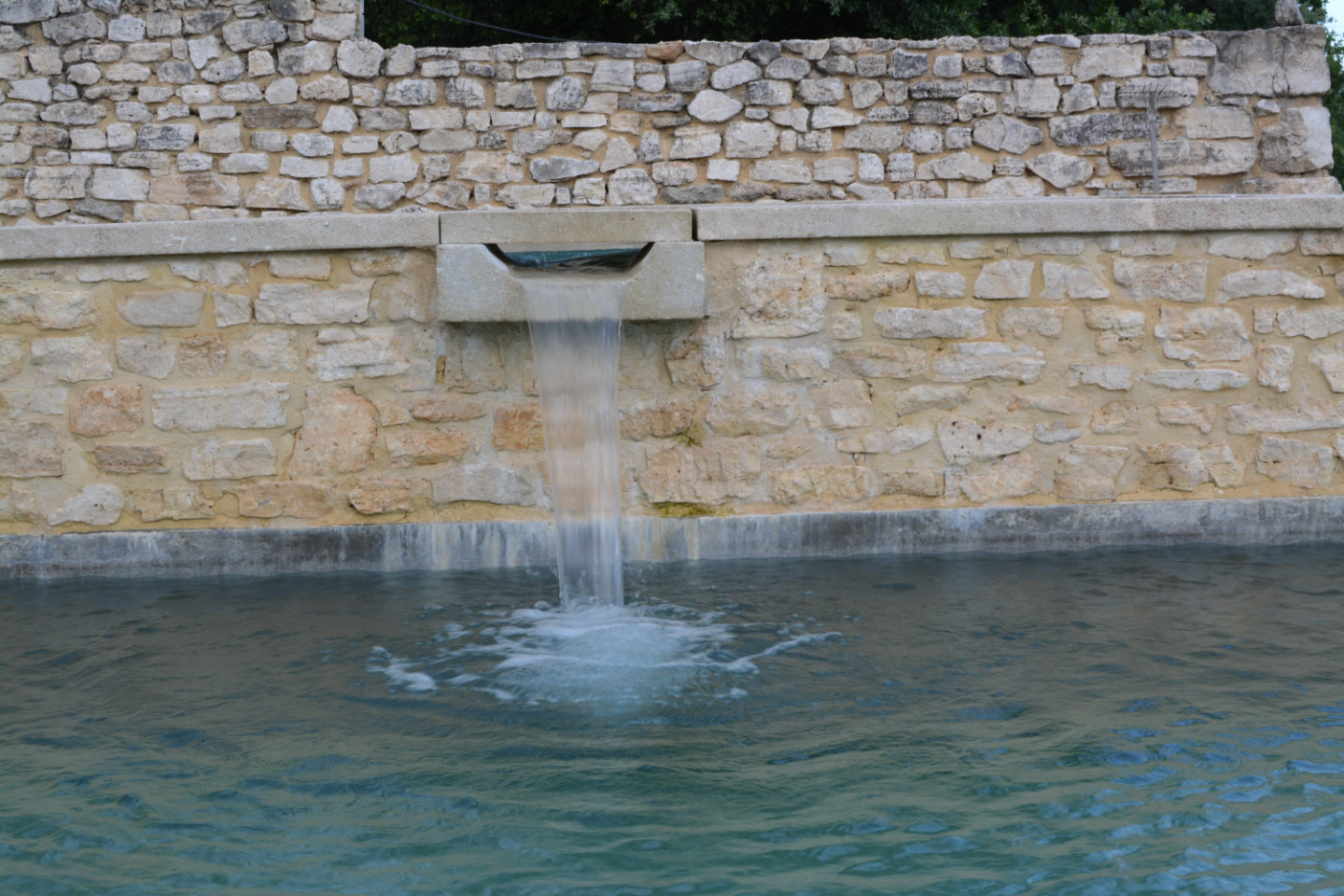 Piscine avec cascade