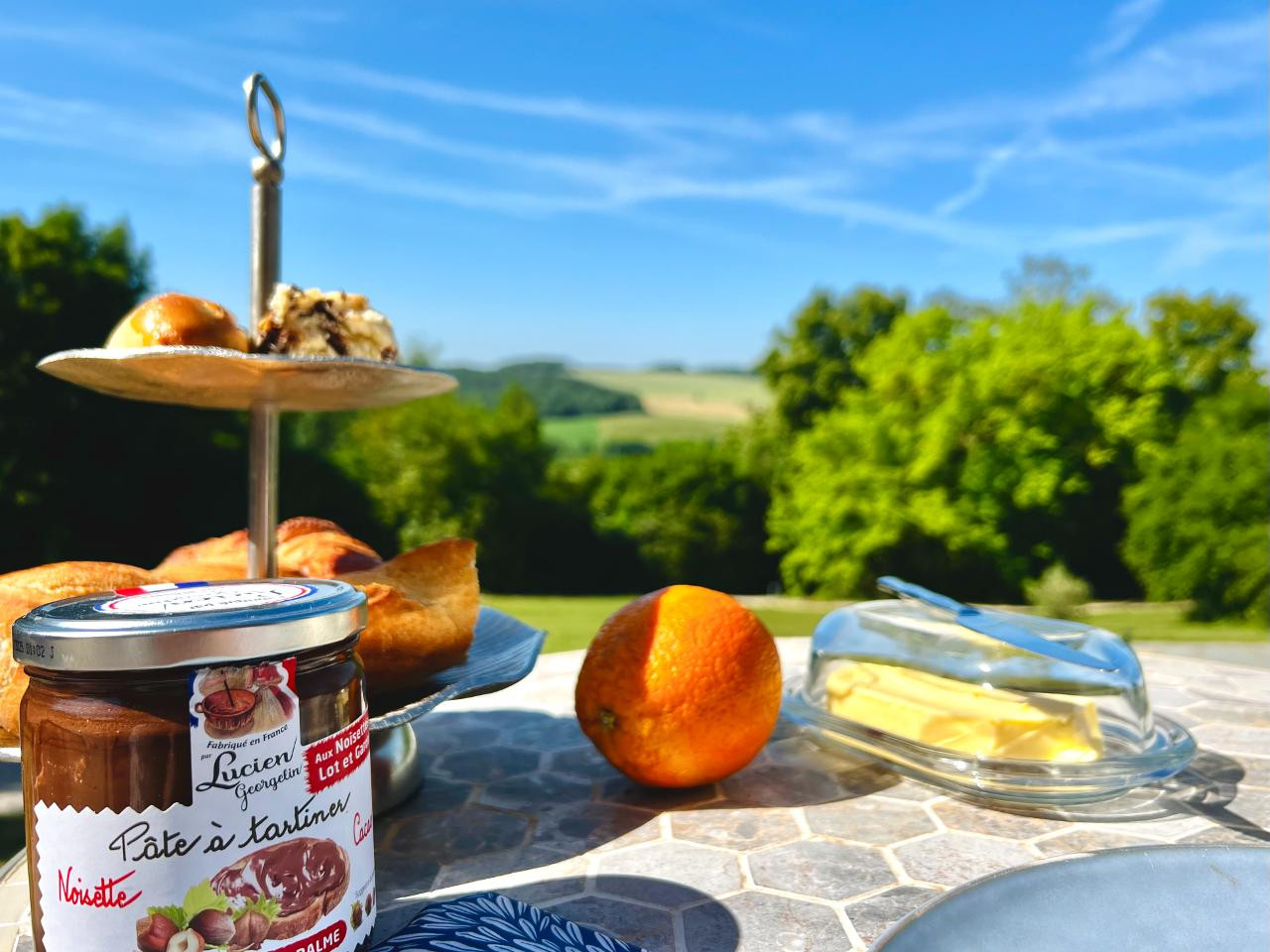 Petit déjeuner livré en panier