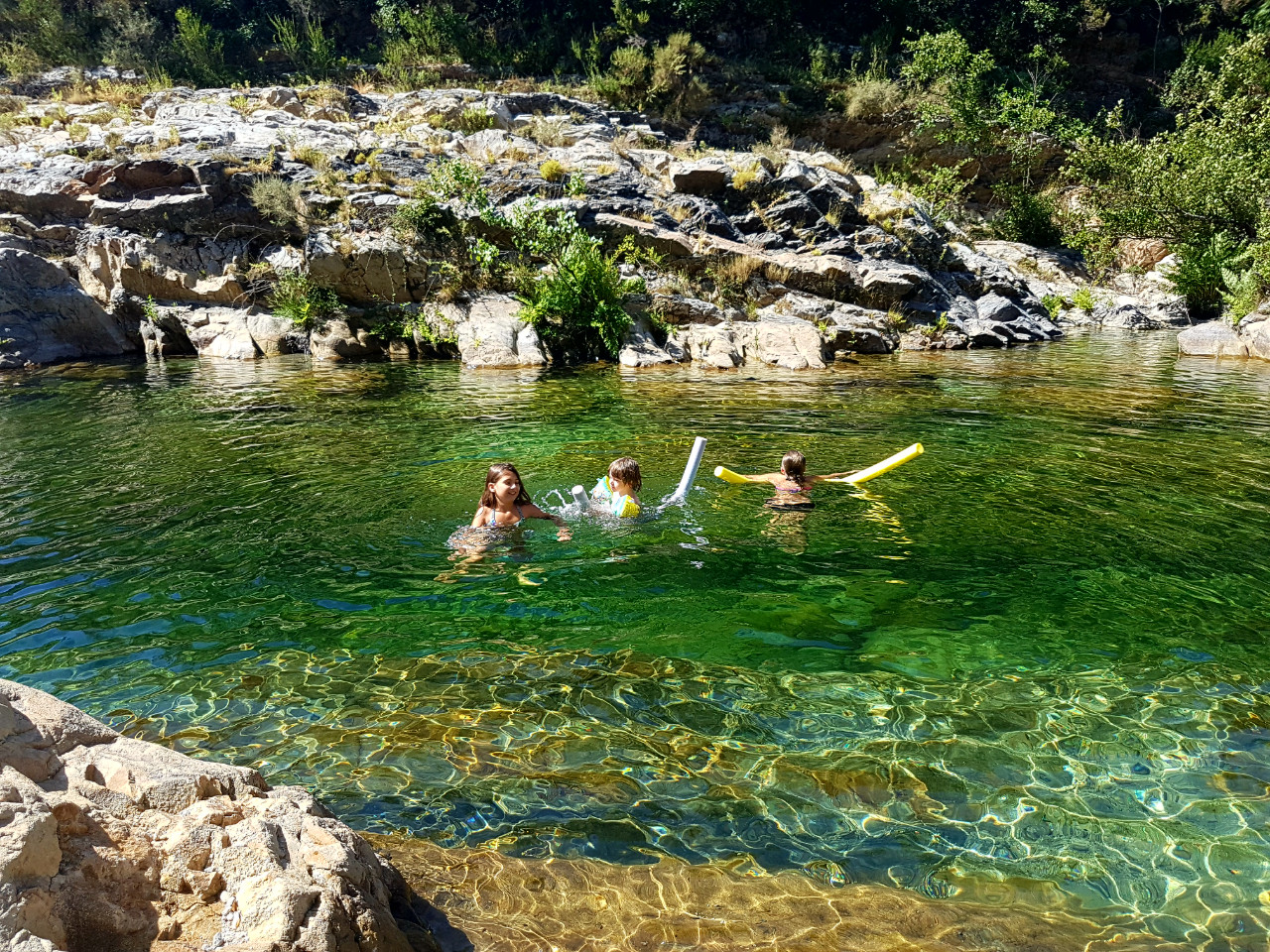 A moins de 100 m des sublimes piscines naturelles