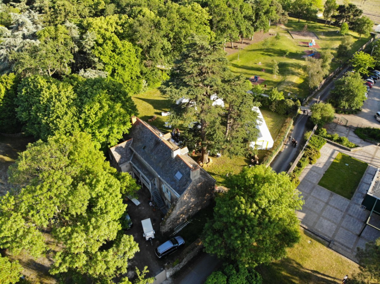 jeux d enfants exterieur dans le parc  du hutreau