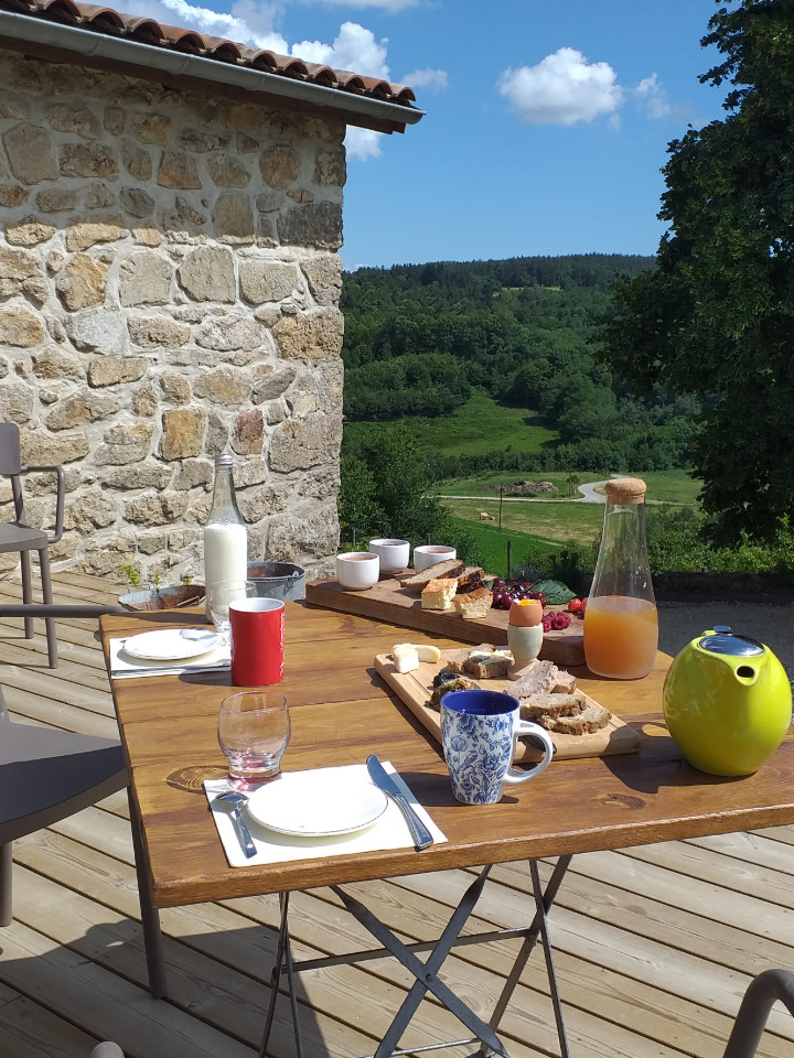 Petit déjeuner - brunch avec les produits du terroir