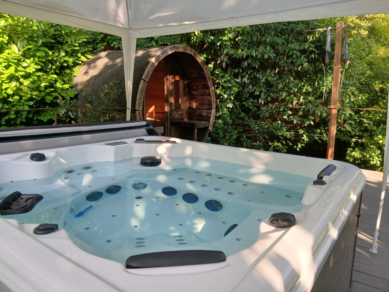 Spa privatif accès libre dans l'enceinte du parc